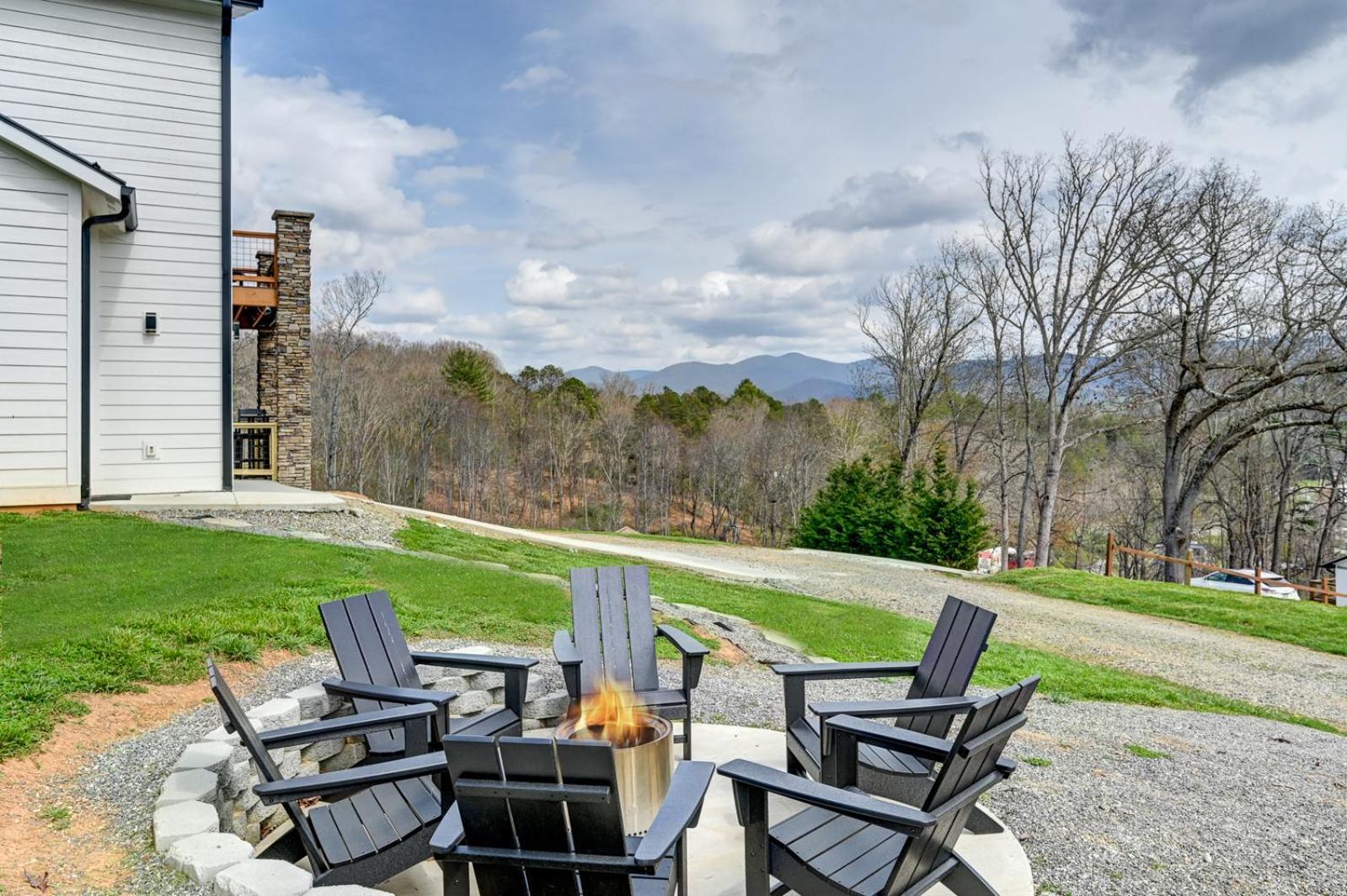 הוילה Weaverville Mon Tresor, Modern Mountain Views With Deck מראה חיצוני תמונה